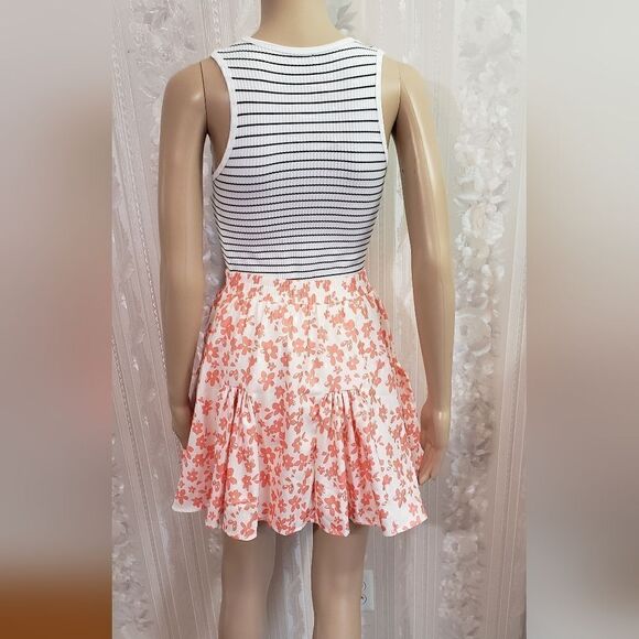 Kendall + Kylie Floral Skirt - Picture 4 of 7